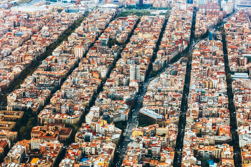 Come cambiano le città? Gli esempi di Milano e Barcellona
