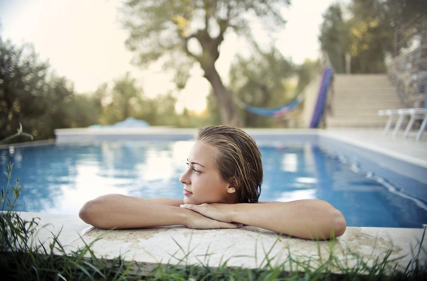 Voglia d'estate e di mare ma realizziamo la piscina anche in giardino