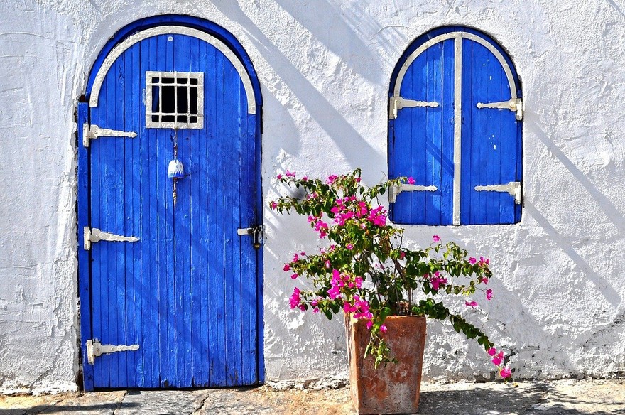 Il Blu, colore che genera emozione come l'acqua che fluisce. Ma non esagerate 