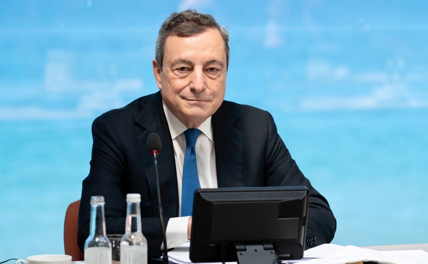 Draghi e Speranza: sì a obbligo e terza dose