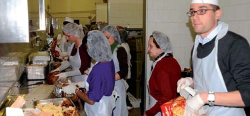 Povertà, aumentano casi di persone che si rivolgono alla Caritas