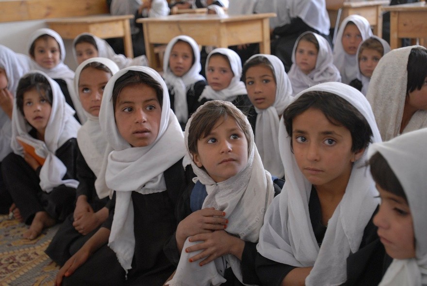 Afghanistan: ragazzi non vanno a scuola per solidarietà a ragazze