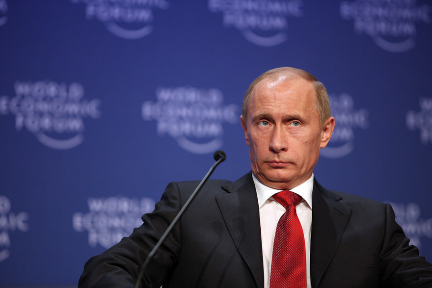 Putin giura a Mosca e chiama la pace