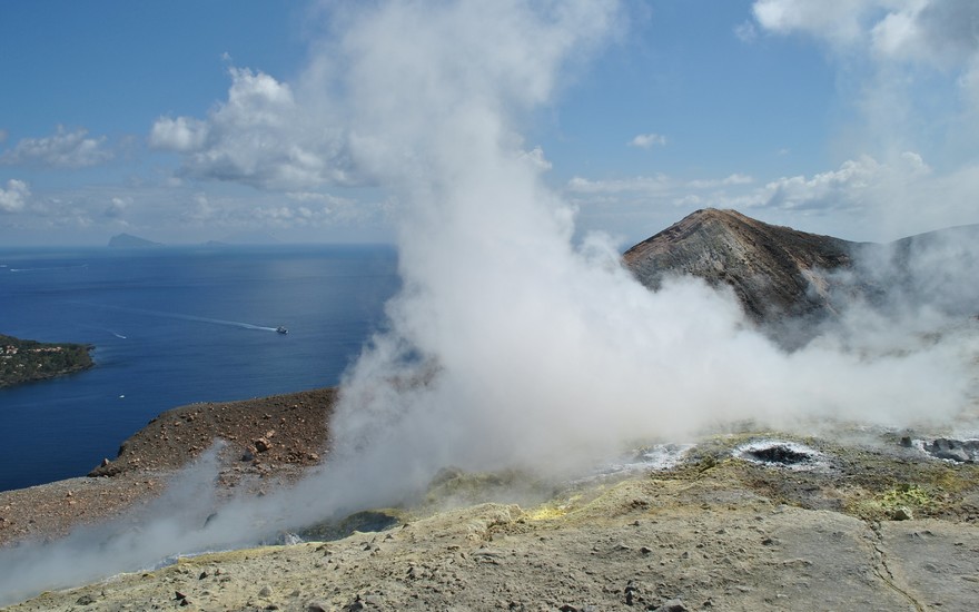 Stasera l'isola Vulcano sarà evacuata 