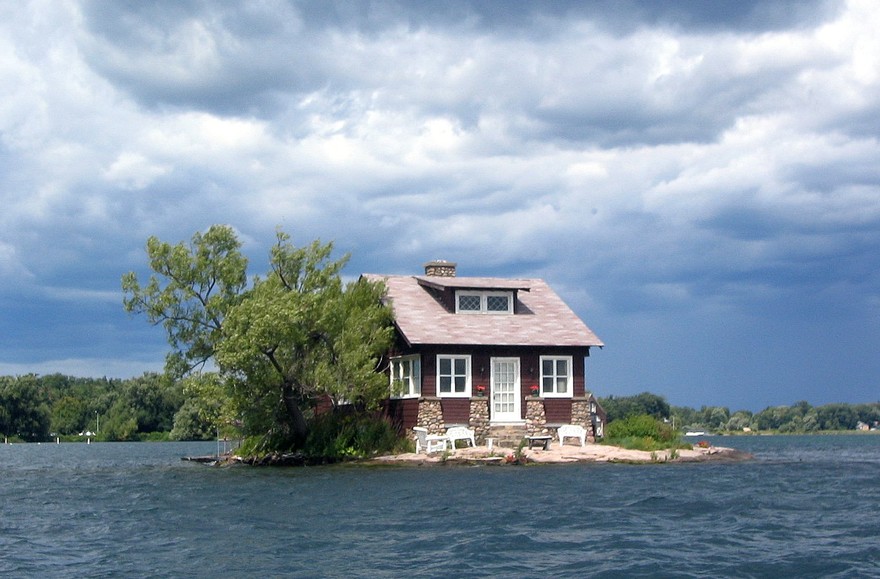 La casa sull’isola (abitata) più piccola al mondo