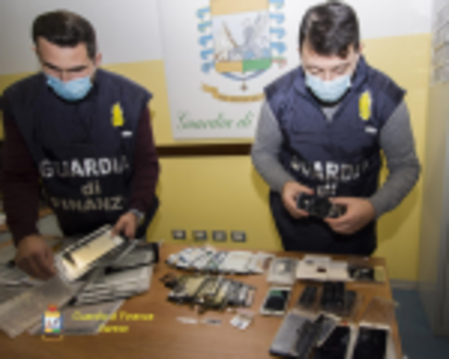 Merce contraffatta su Internet, sequestro da 3 milioni di euro