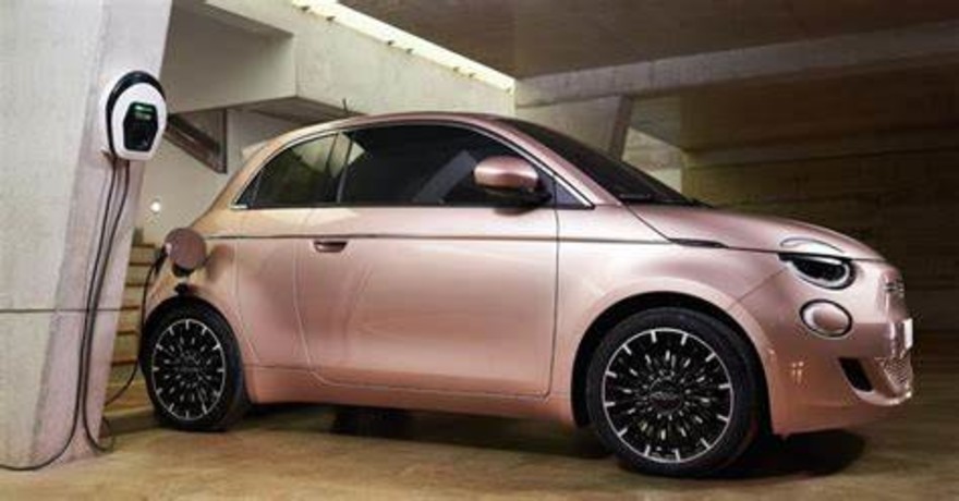 In 10 anni il 70% auto in Ue sarà ibrida plug-in o elettrica