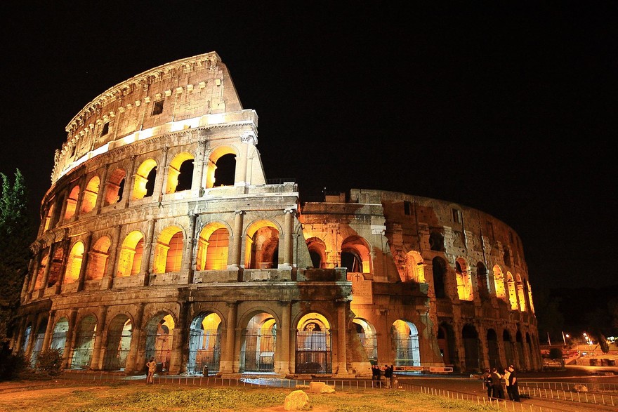 colosseum-2182371_1920.jpg