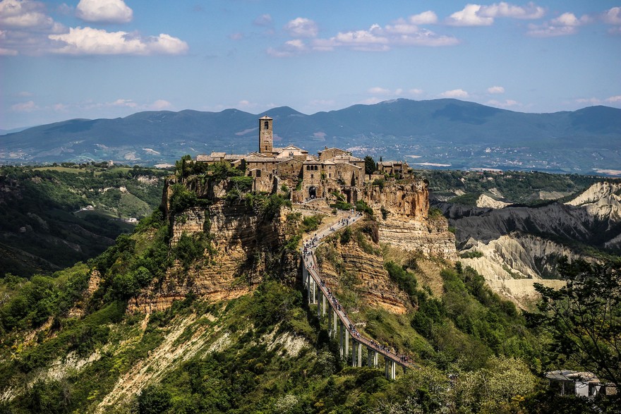 Nelle campagne si svuotano 9 borghi su 10