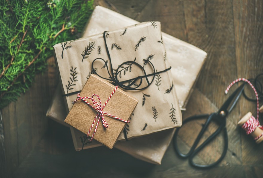 Natale: spesa per i regali da 177 euro a testa (-7%)