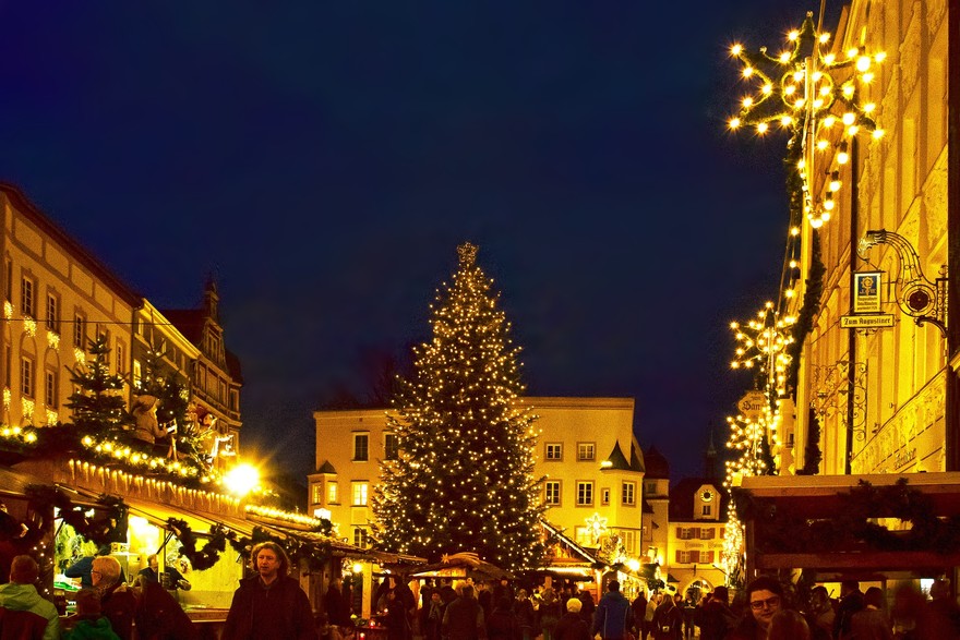 Natale: in 31 milioni nei mercatini a caccia di regali