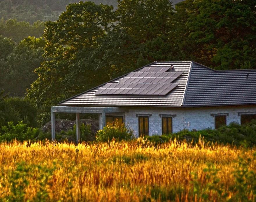 Le stalle italiane abbracciano i pannelli fotovoltaici 