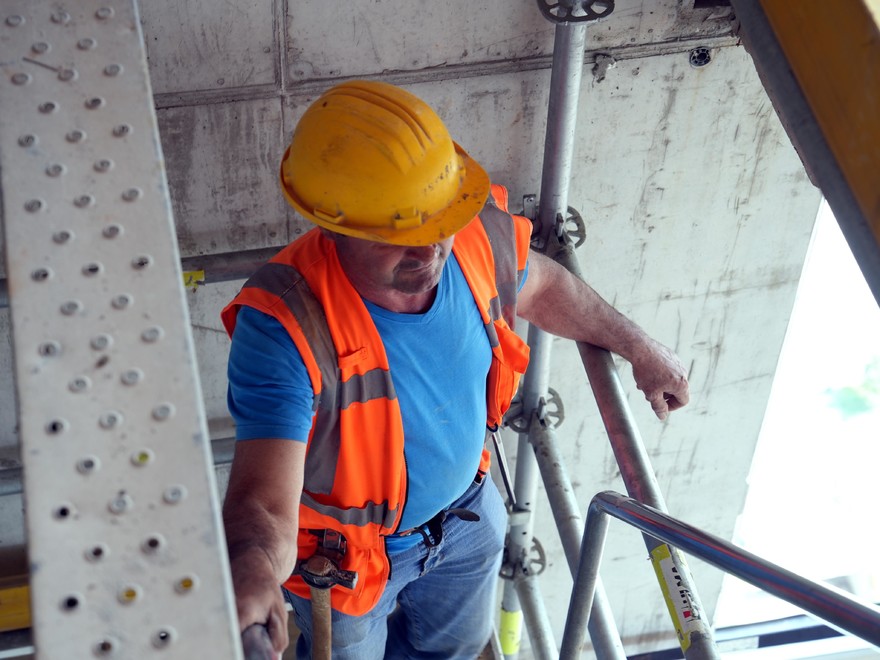 Infortuni sul lavoro, i dati peggiorano. Costruzioni maglia nera
