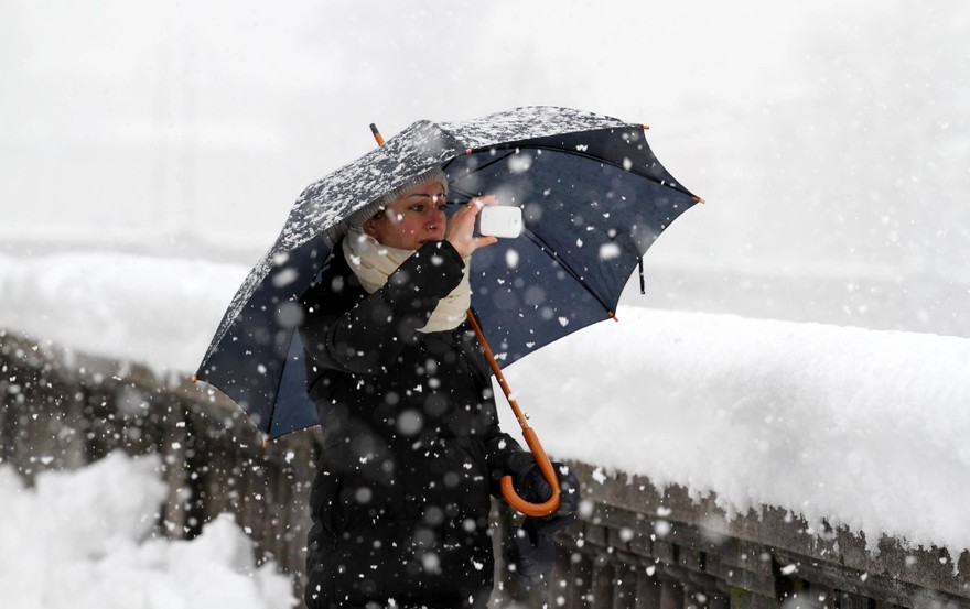 Nubifragi in alcune regioni, neve in altre, non è un bel weekend