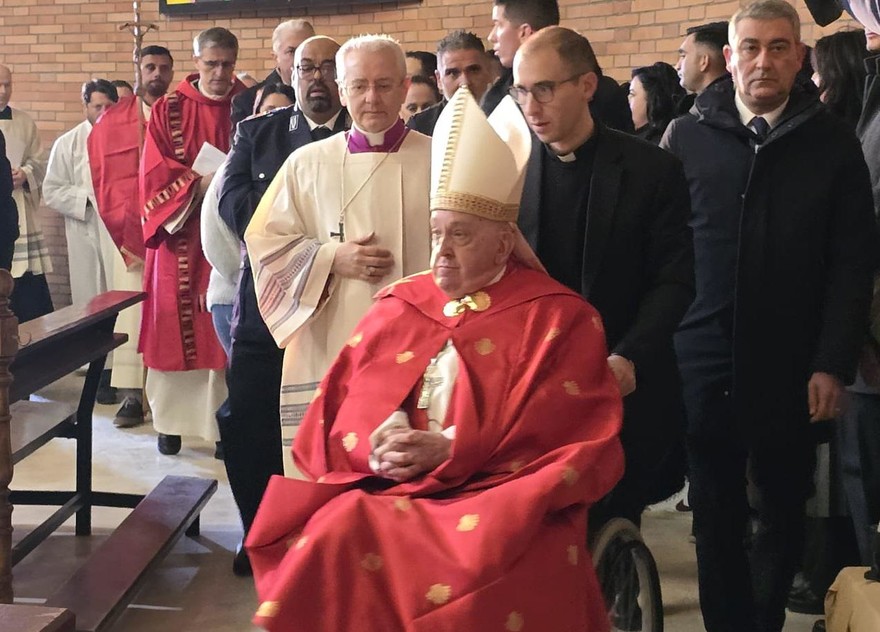 Giubileo, Papa apre Porta Santa nel carcere di Rebibbia