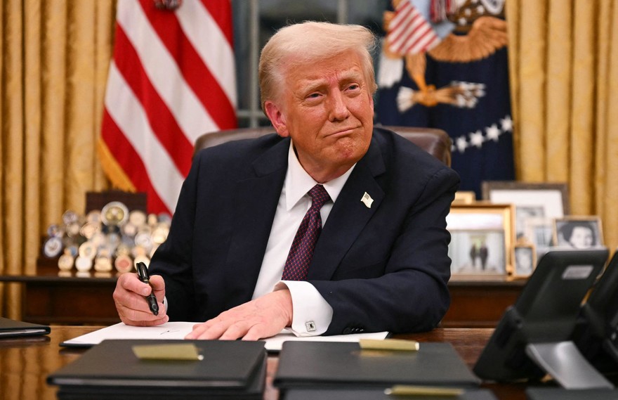 Il presidente USA subito al lavoro