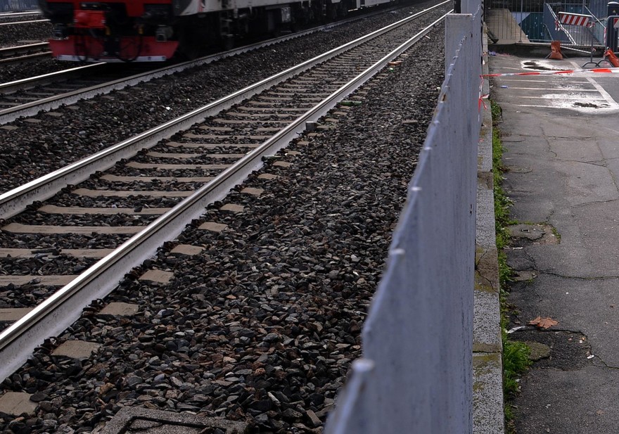 Treni, danneggiata nella notte linea ferroviaria Firenze-Roma