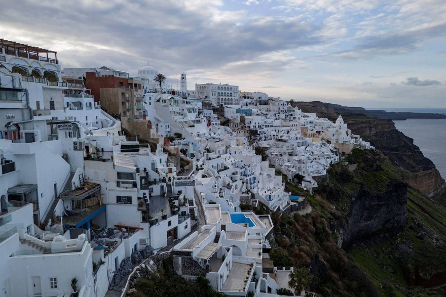Terremoto in Grecia, scatta la fuga da Santorini