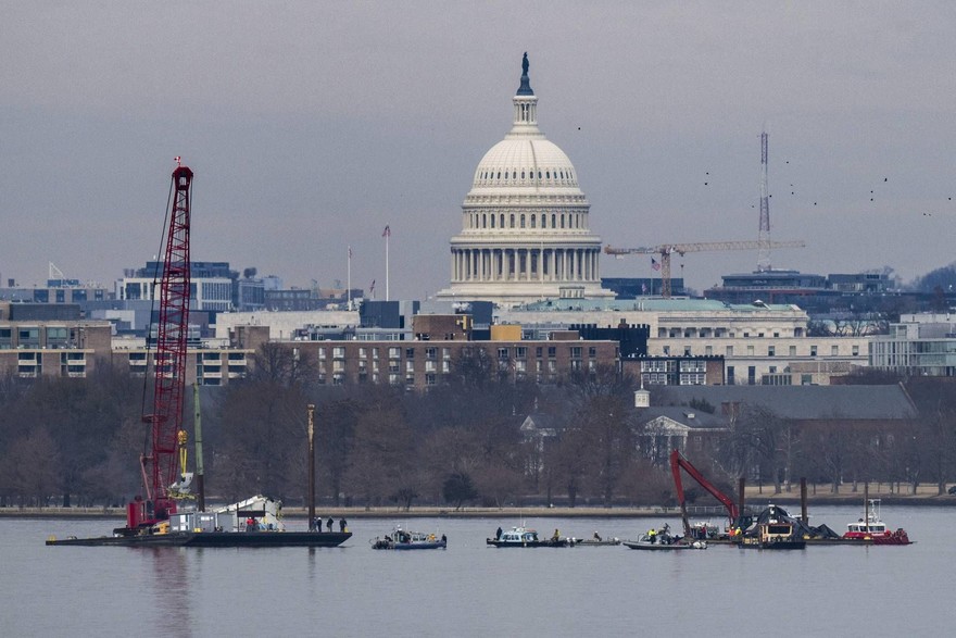 Incidente aereo Washington, recuperati tutti i 67 corpi 