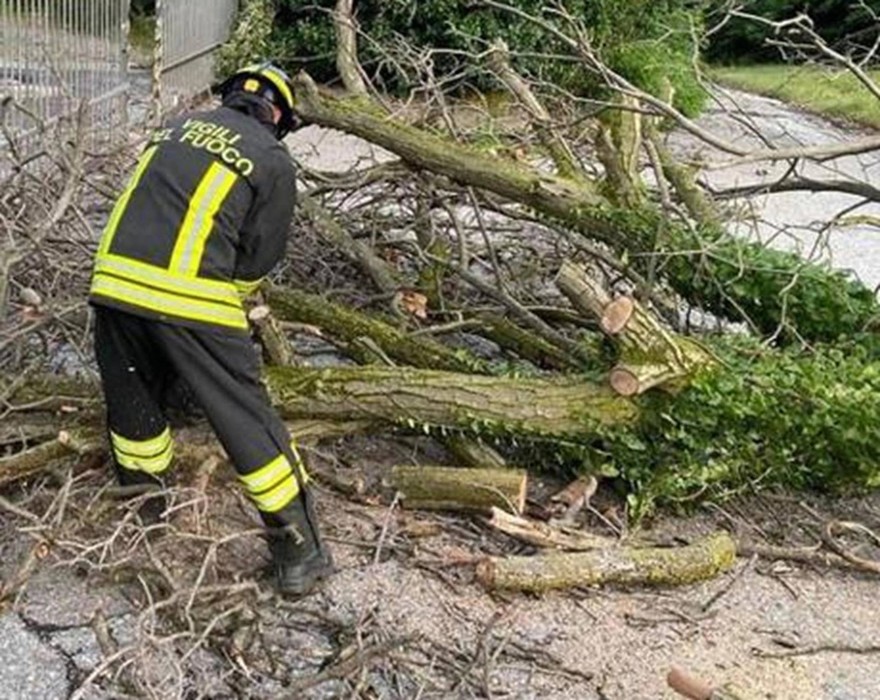 Maltempo in Toscana, naufragio a Orbetello