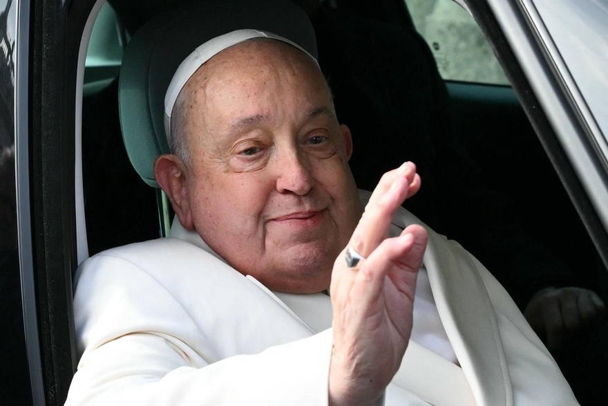 Papa Francesco, notte di nuovo tranquilla, sale l'ottimismo