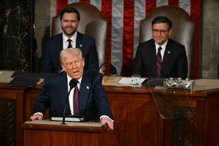 Il primo discorso di Trump al Congresso sembra un comizio