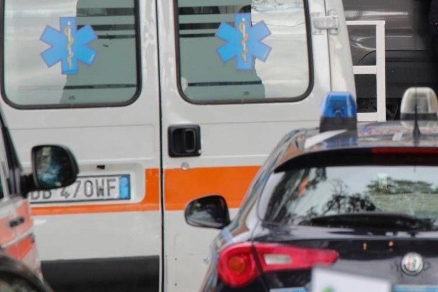 Napoli, incastrato in nastro trasportatore: morto operaio