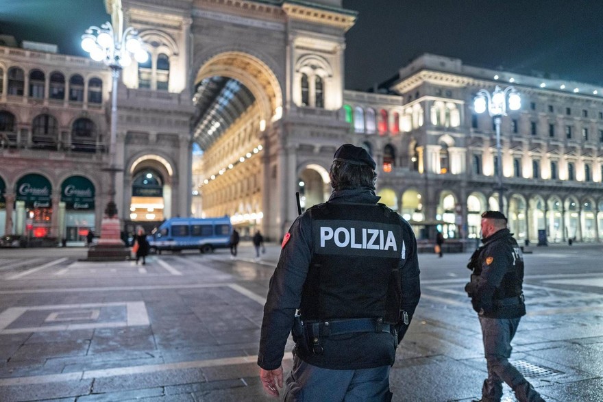Sparatoria in centro a Milano, ferito un 42enne
