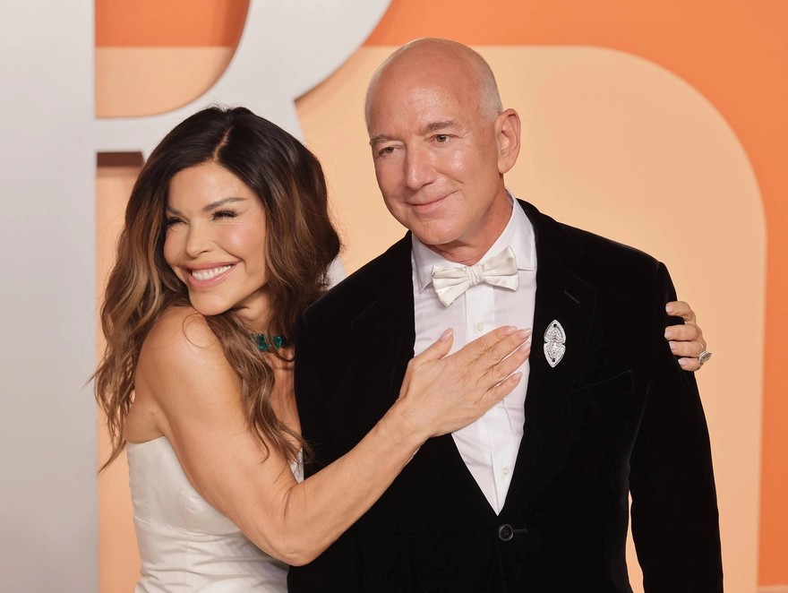 Nozze Bezos, Venezia come Hollywood ma c'è chi protesta