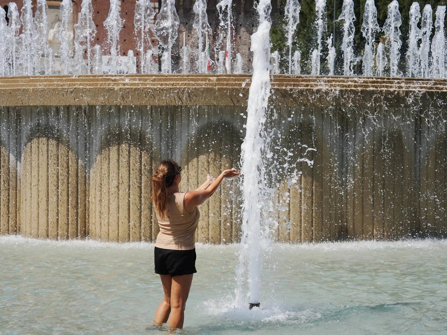 Caldo, oggi allerta arancione in 7 città, domani 13