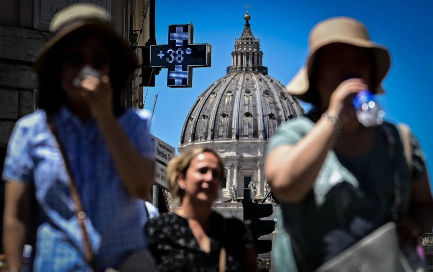 Il caldo miete vittime in Italia ed Europa, oggi 18 città da boll