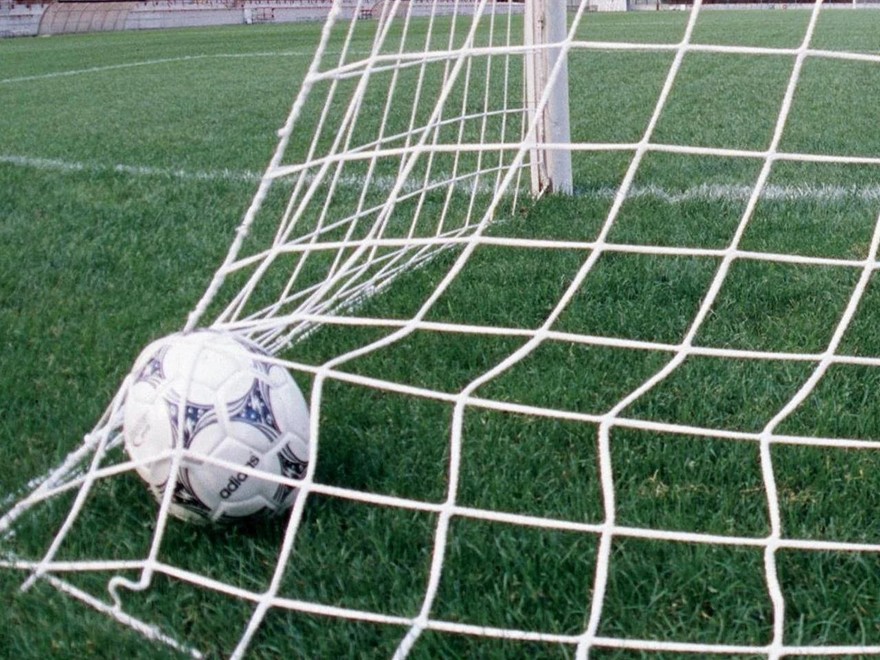 Portiere di 13 anni aggredito da genitore avversario